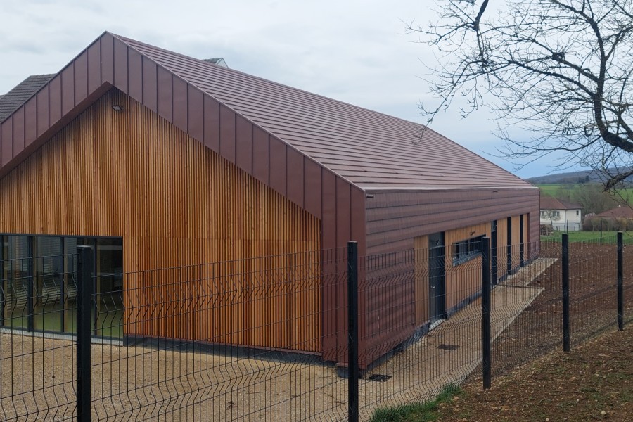 Construction d'un pÃ©riscolaire et d'une chaufferie bois Ã  Bouclans