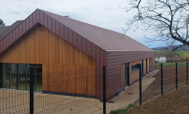 Construction d'un pÃ©riscolaire et d'une chaufferie bois Ã  Bouclans