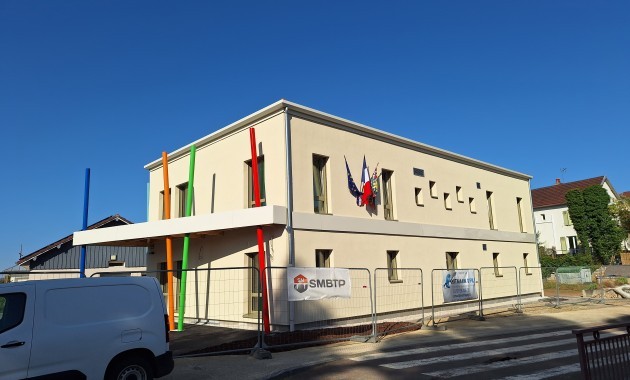 Construction d'un bÃ¢timent pour l'Ã©cole avec cour attenante